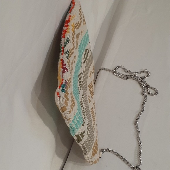 Small Women's Fabric‎ Pouch Purse with Silver Crossbody Chain Geometric Pattern - Picture 4 of 7